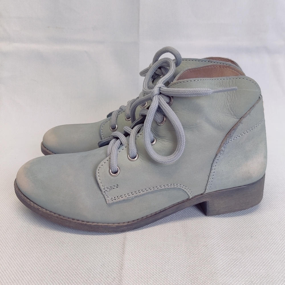 Steve Madden "Rubin" Leather Ankle Boots Women's Sz 6.5 Robin Egg Blue